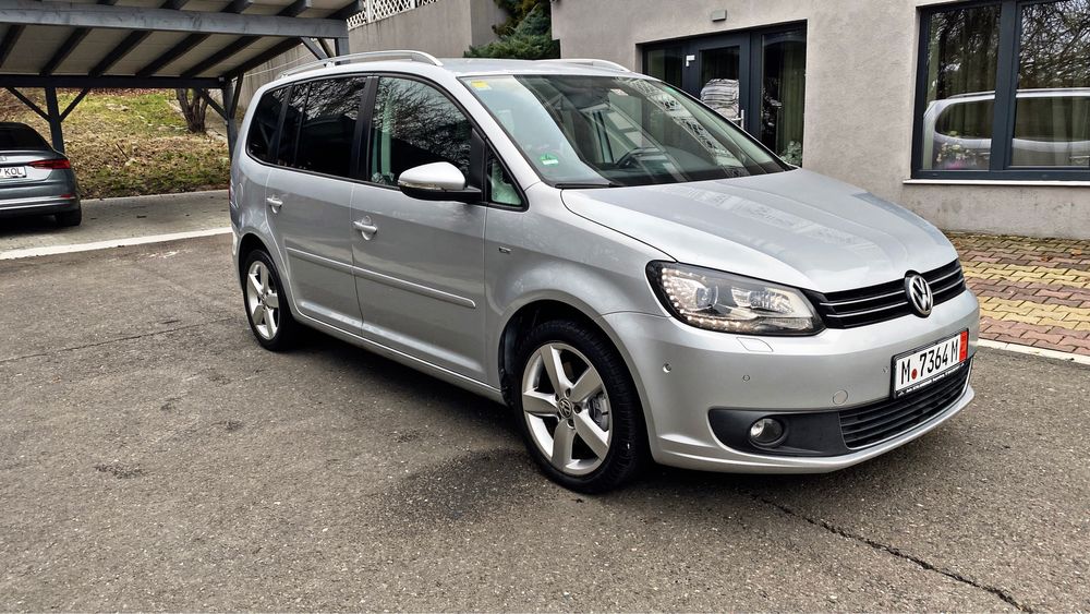 Vand VW Touran 06.2015 2.0tdi 140cp Model CUP bixenon navi inc scaune