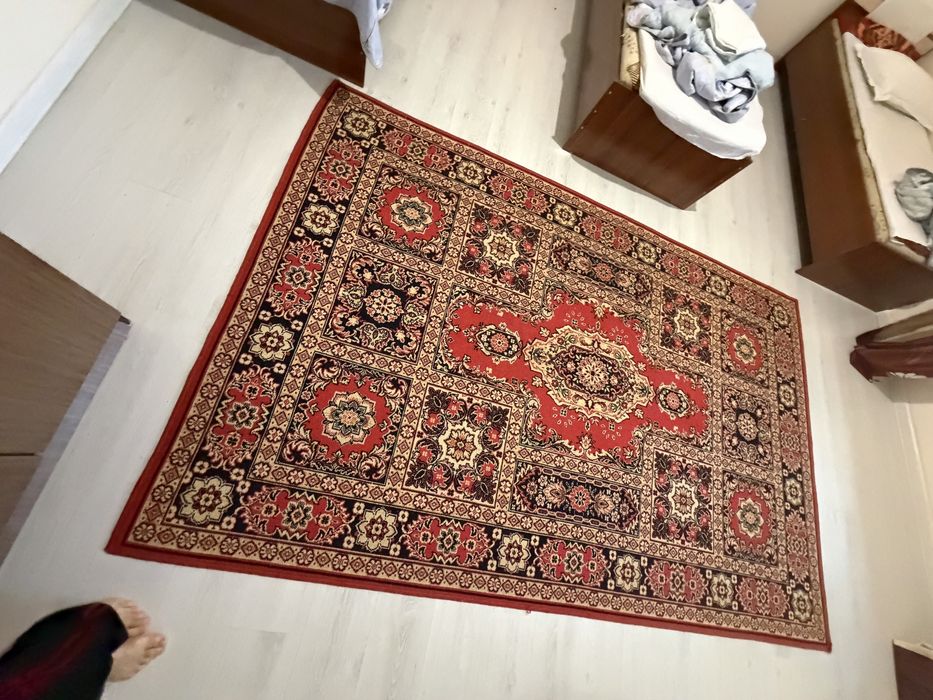 Чистые ковры разные продам