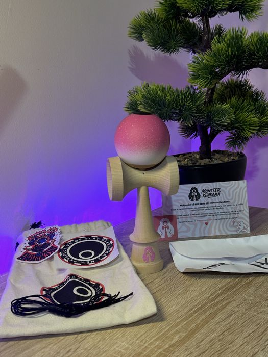 Monster kendama Mod Maple Semnaturi si stickere