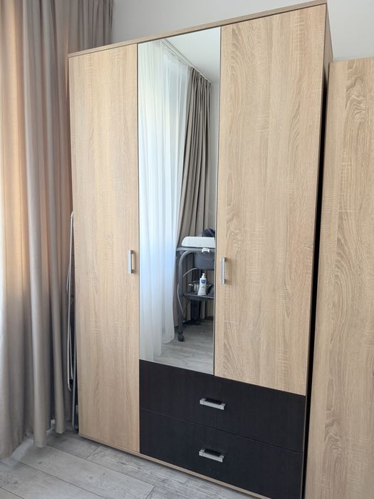 Doua dulapuri de vanzare