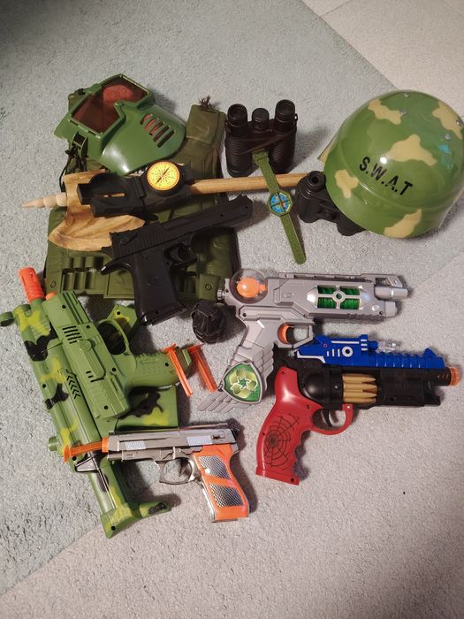 Играчки-детски оръжия, пистолет, автомат и други