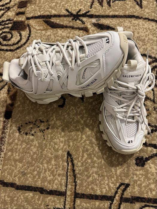 Balenciaga track