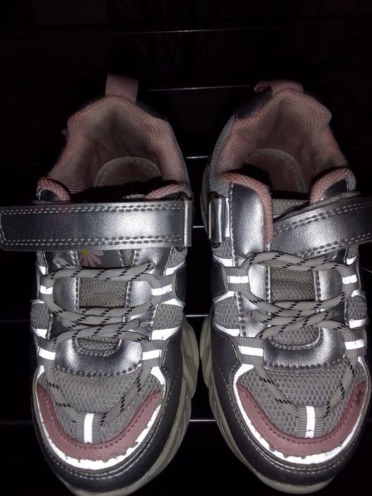 Продам детские кросовки на девочку