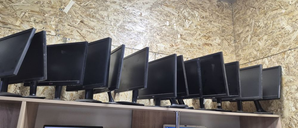 Продам мониторы LG, Samsung  19 размер
