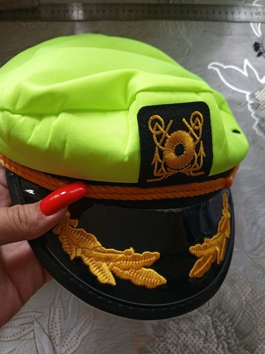 Фуражка капитана, красная, чёрная, белая в наличии