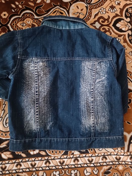 Продаю джинсовая куртка на мальчика 5 лет