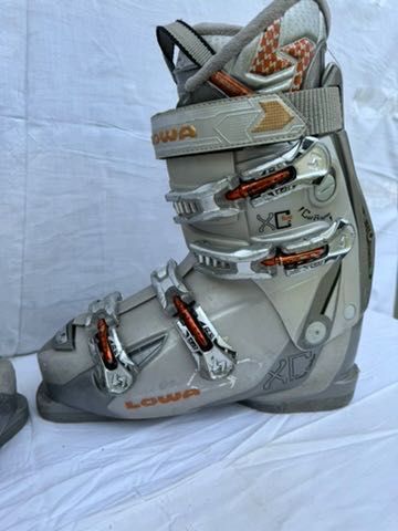 Clapari ski schi carve Lowa XC Extreme marime EUR:41 Mondo:26.5 Flex:70 last:103