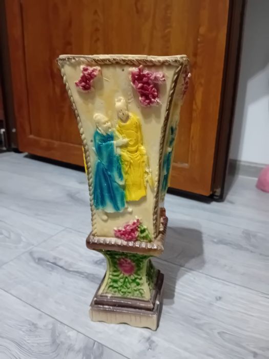 Vaza Superbă Realizată Din Rășină