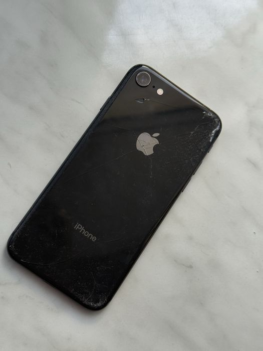 Смартфон iPhone 8/ 64gb