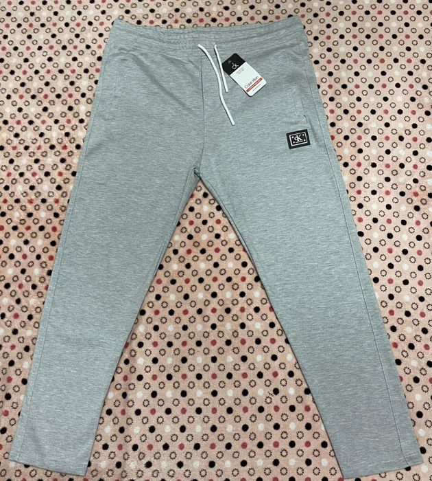 Vând pantalon  nou de bărbați Lacoste