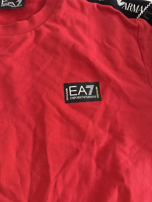 Продам свитшот EA7