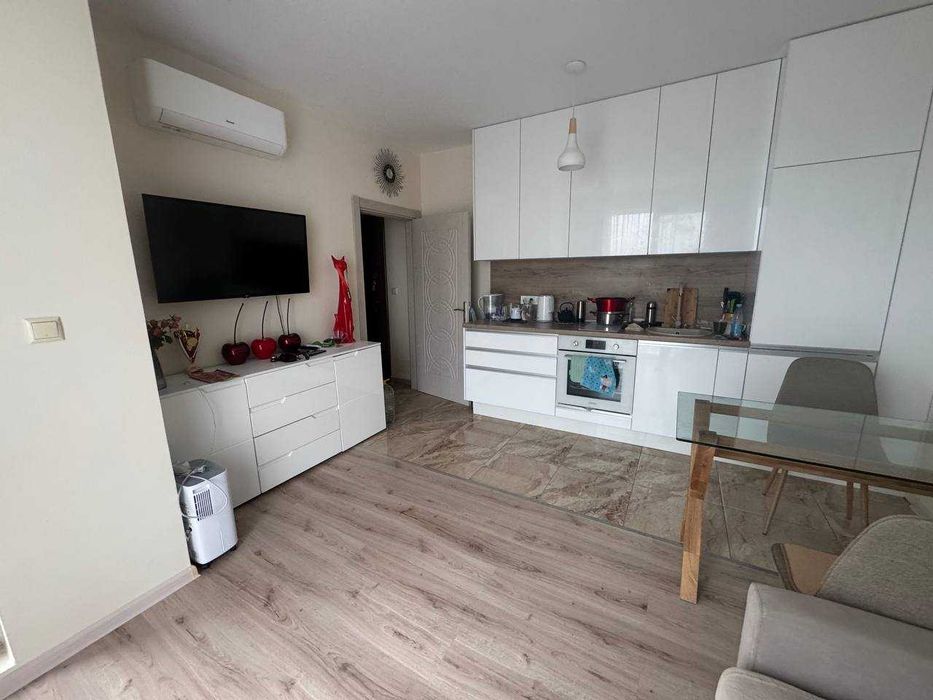 Продава се Двустаен апартамент в Бургас, Център - 55 кв.м за 798 €/кв.м - Снимка #2