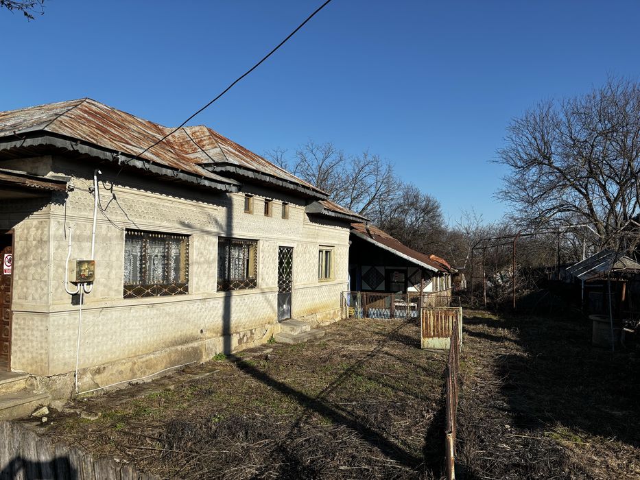 Casă de vânzare în Finta Mare, Dâmbovița, teren 769 mp, stradă asfaltată și liniștită