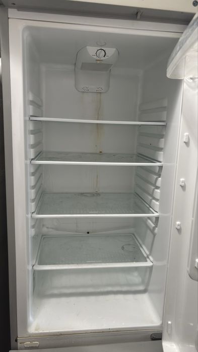 Продам Холодильник LG 2010 года