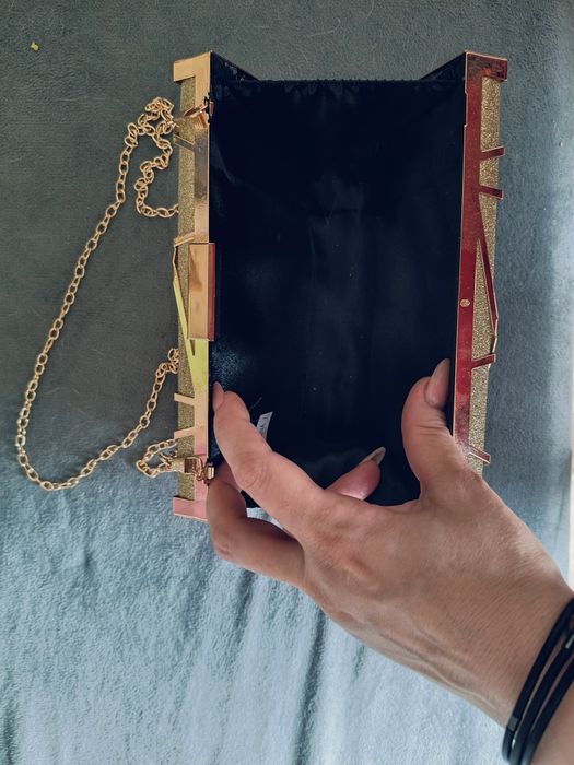 Продам клатч золотистого цвета