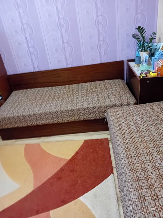 Спешно  продавам ъглови дивани с матраци и ракла