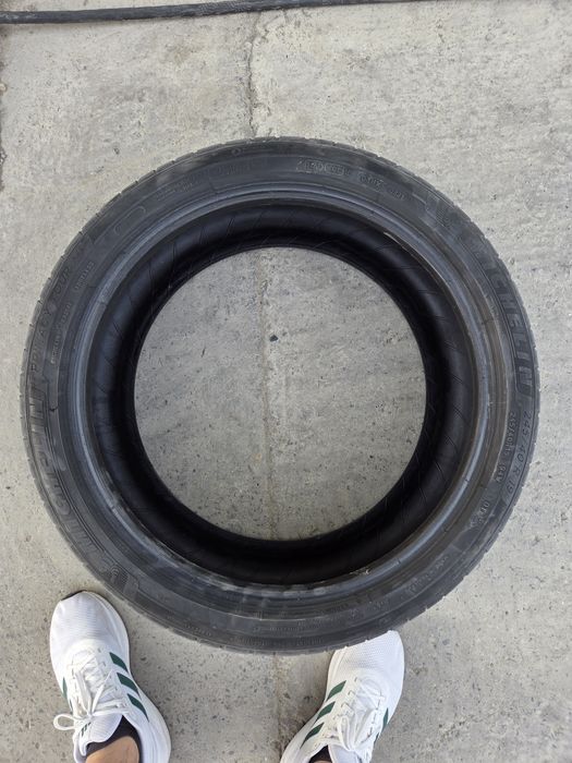 Продам резину 245/40/19 Michelin (Мишлен)