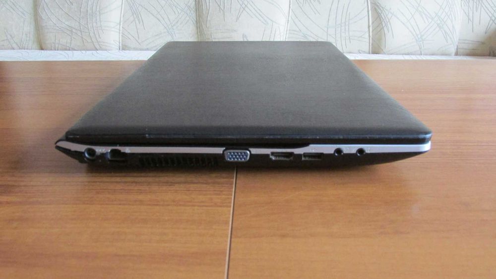 15.6 инча Samsung с 6 GB DDR3 лаптоп