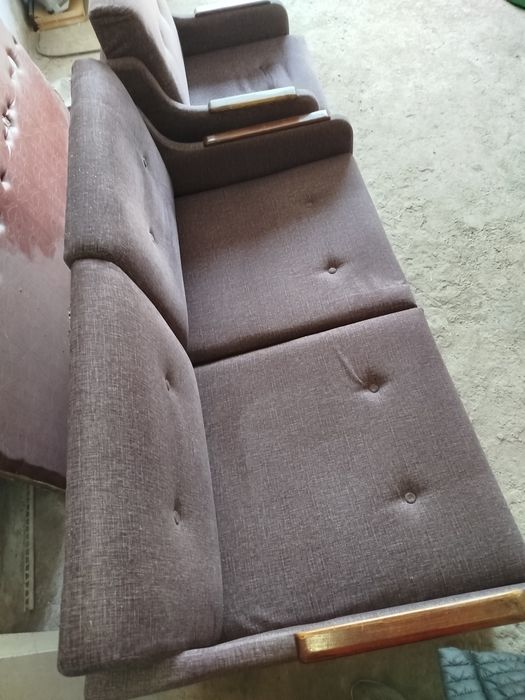Диван и кресло б/у в хорошем состоянии,качественный