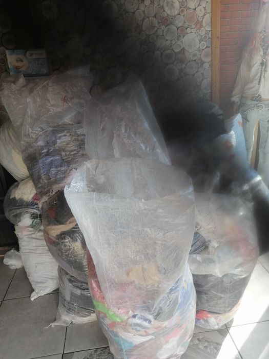 40 чувала с всякакви дрехи