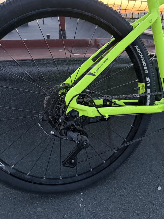 Bicicletă MTB Rockrider ST 530 – ca nouă, verde neon, echipare bună, pregătită de mers