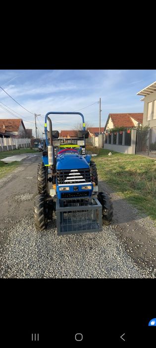 Si vinde tractor DONG FENG 4X4