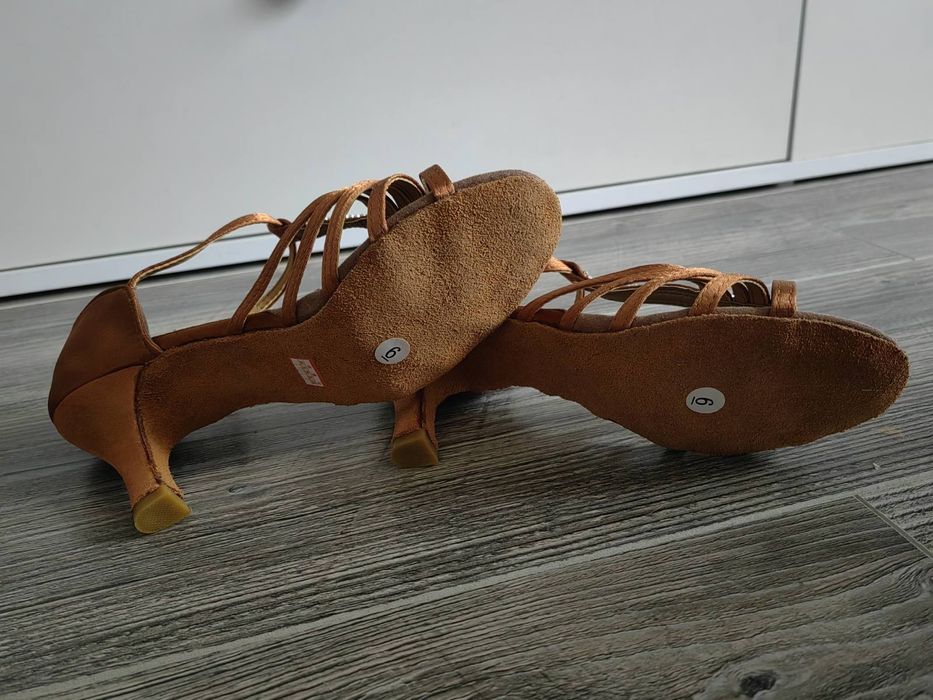 Стилни обувки за танци