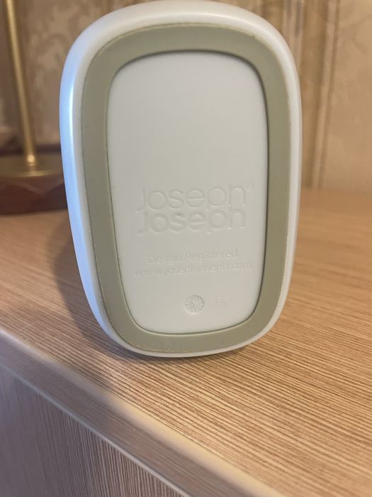 Дозатор для жидкого мыла