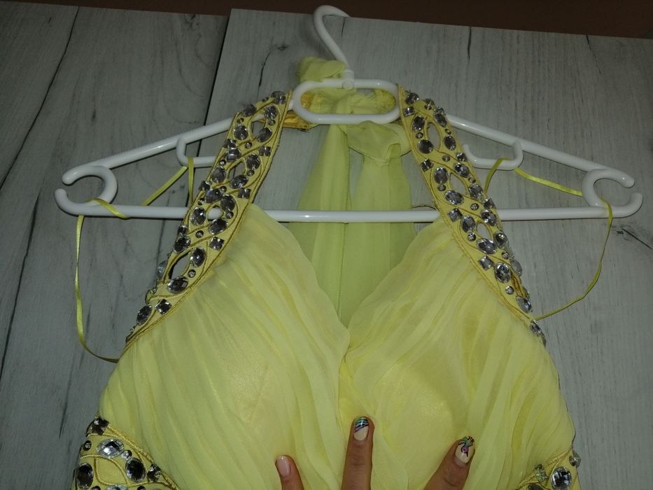 Жълта официална рокля