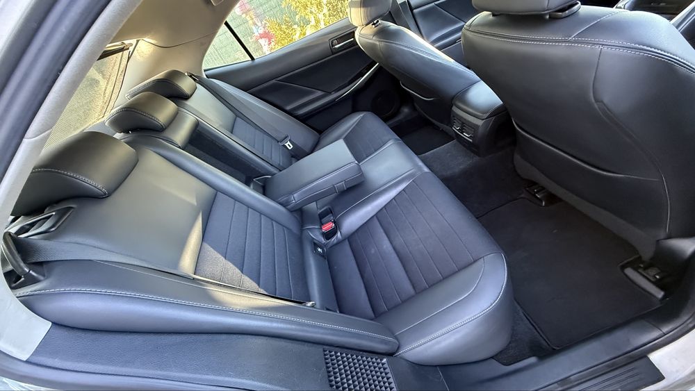 2014 Lexus IS300h Hybrid