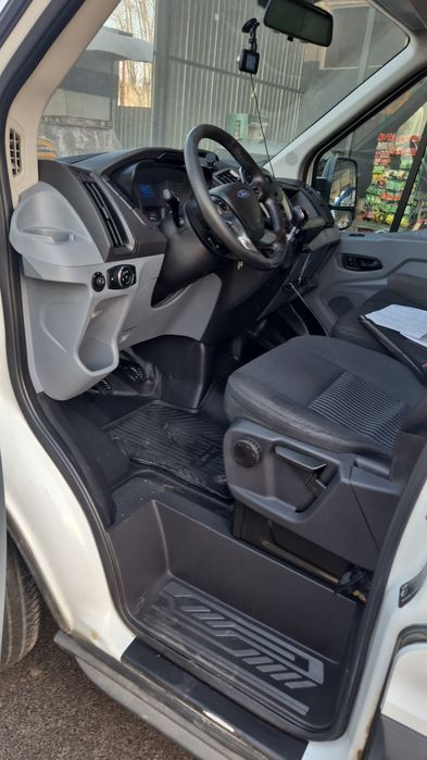 Ford Transit cu lift