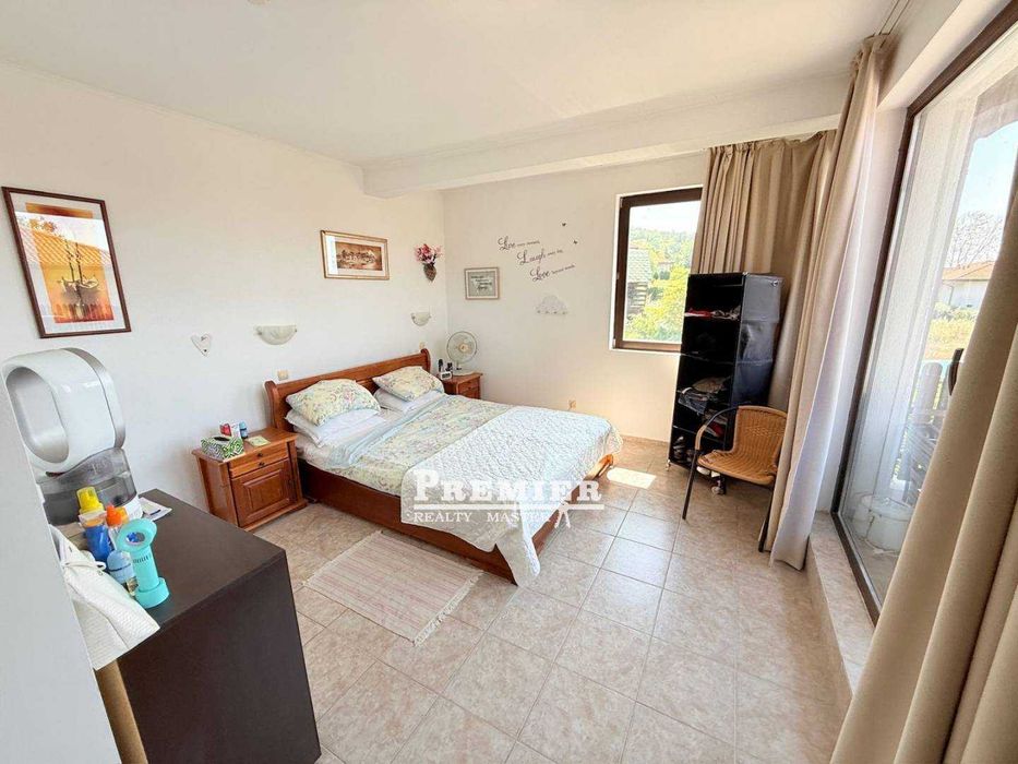 Къща в затворен, охраняем комплекс в Кошарица