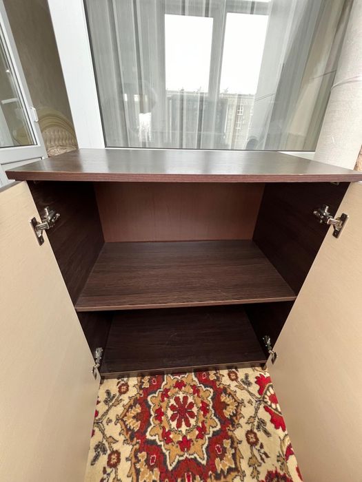 Продам шкаф и стулья 4 Шт