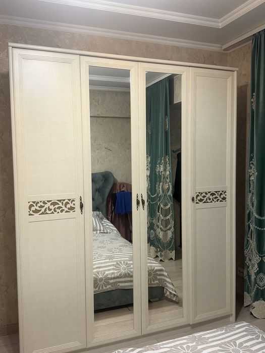 Продам четырехстворчатый шкаф