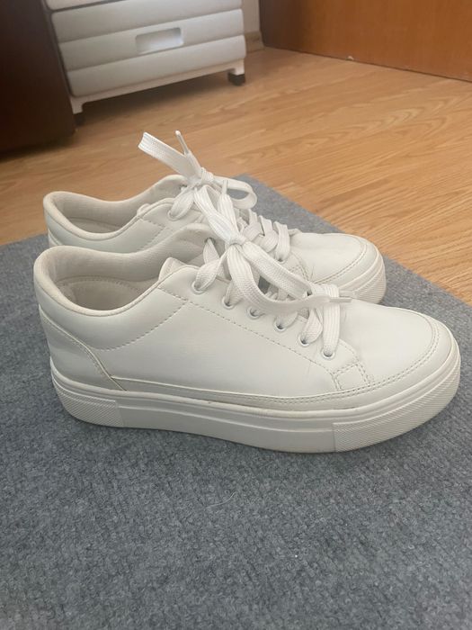 Adidasi usori albi NLY ,38