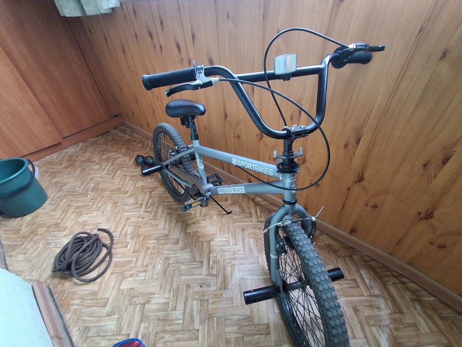 Велосипед BMX в хорошем состоянии