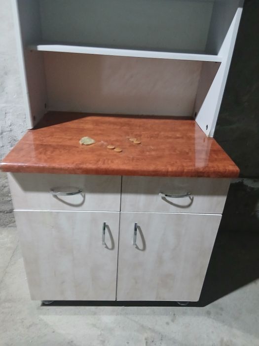 Кухини мебил сотилад.