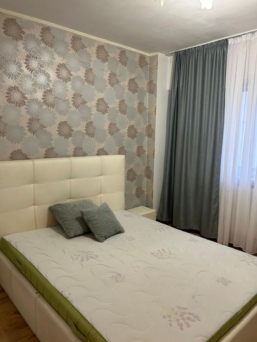 Apartament cu 3 camere de închiriat
