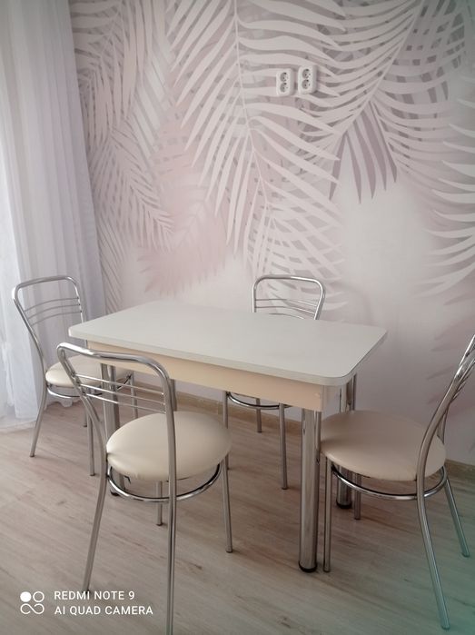 Срочно кухонный стол