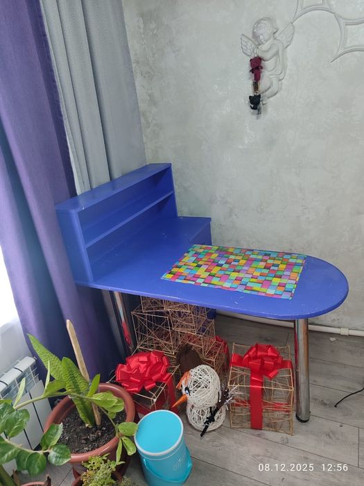 Продам стол для маникюра.