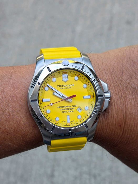 БАРТЕР Victorinox I.N.O.X Professional Diver Yellow