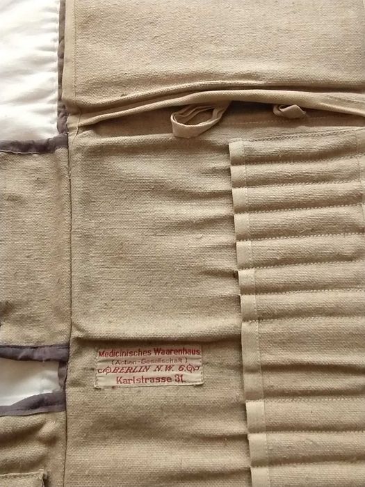 ретро чанта на  лекар от 60те -70те години и  хирургически комплект