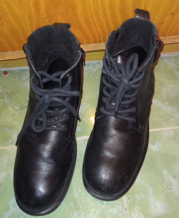 Кожени детски боти