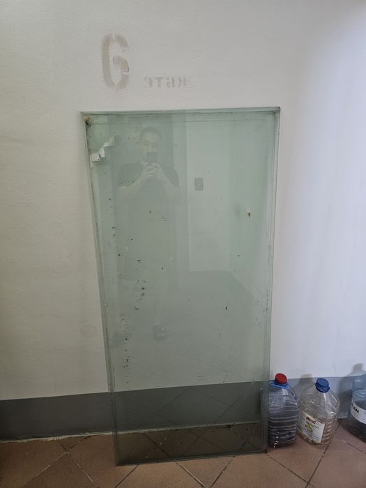 Отдам даром стекло