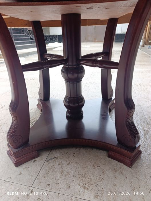 Продам круглый стол из дерево