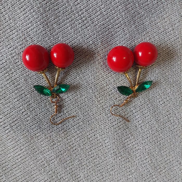 Продам серёжки-вишенки