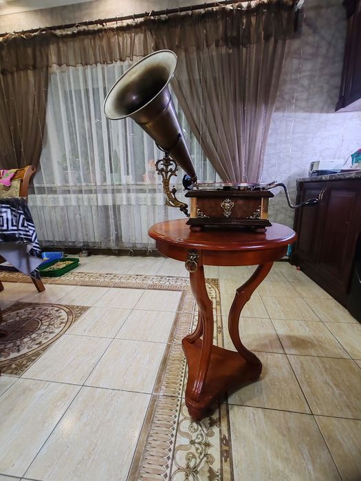 Продам грамофон His Master's voice