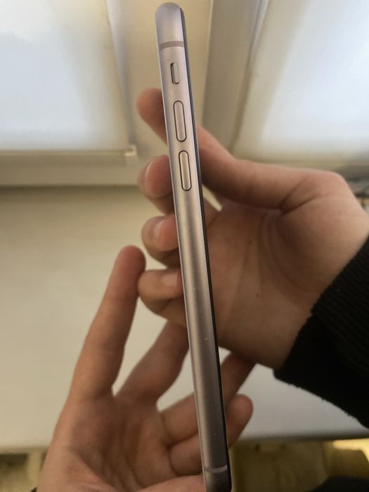 Продам Айфон 11