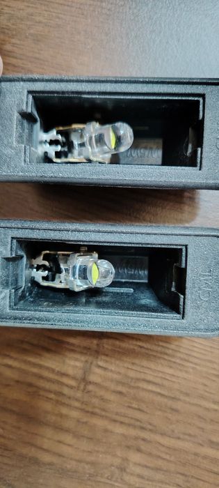 Set lămpi număr OEM Peugeot 3008 fab 2019 echipate cu bec LED