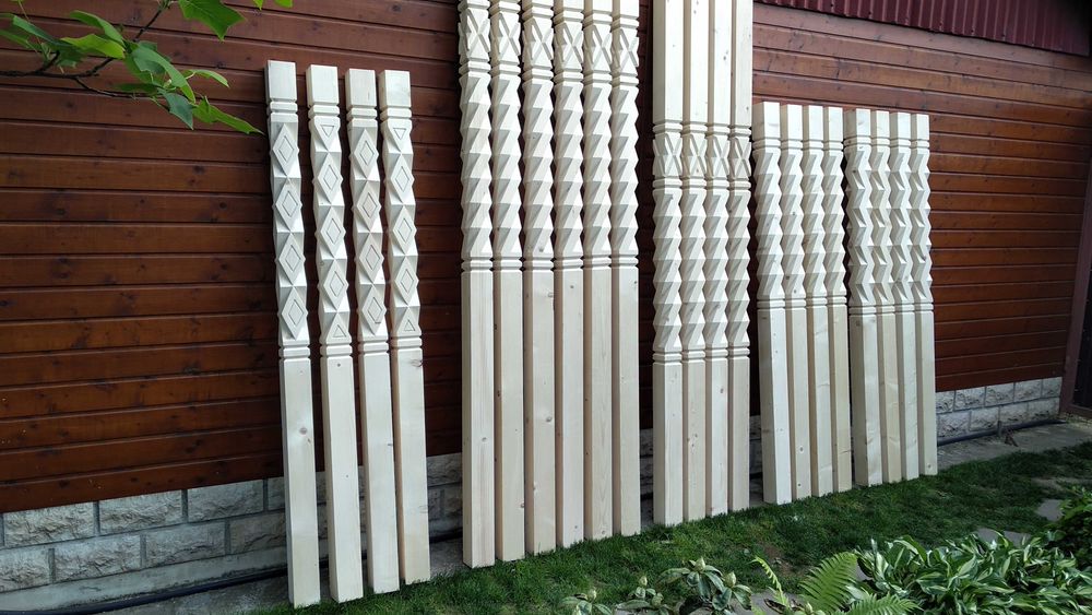 Stalpi din lemn sculptati pt. terasa, filigorie.